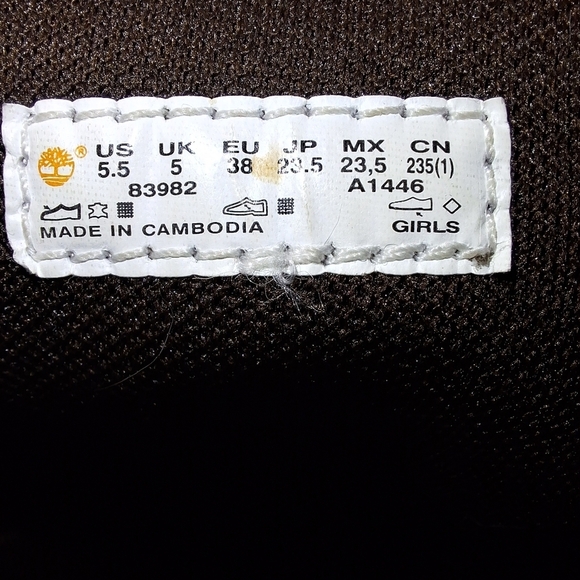 Girls Timberland 14" grey boots in a size 5.5. Pre-loved with a couple of flaws - Picture 5 of 11